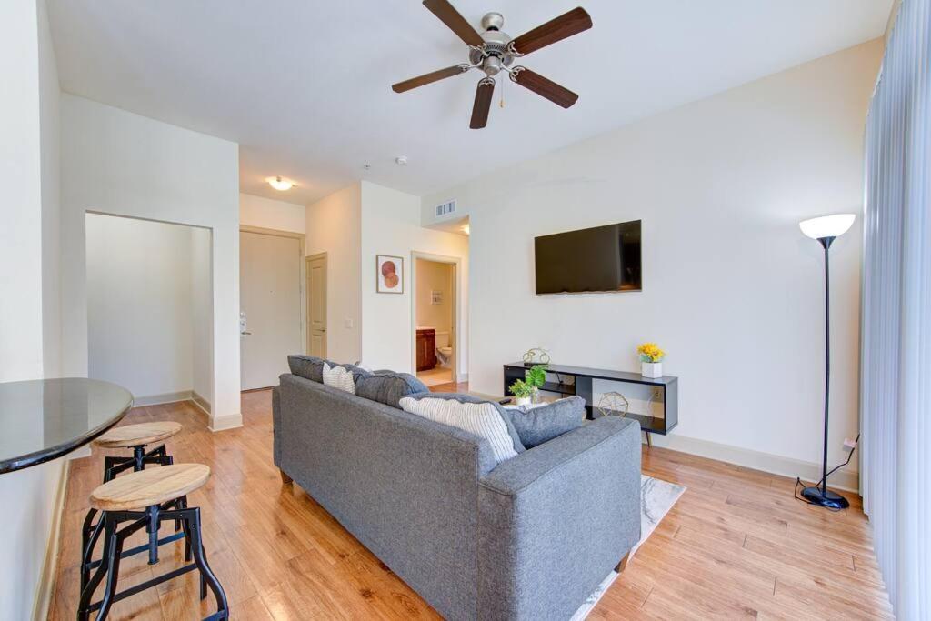 Apartment 1br Urban Retreat Pool Gym Near Nrg Wifi Petok Houston