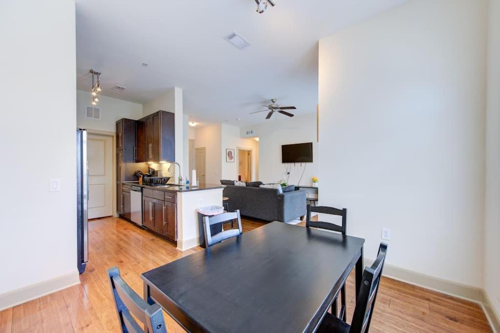 1br Urban Retreat Pool Gym Near Nrg Wifi Petok Apartment
