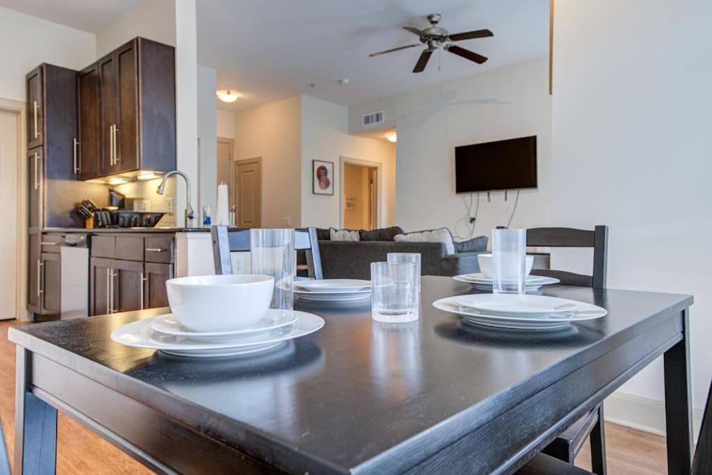 1br Urban Retreat Pool Gym Near Nrg Wifi Petok Apartment *