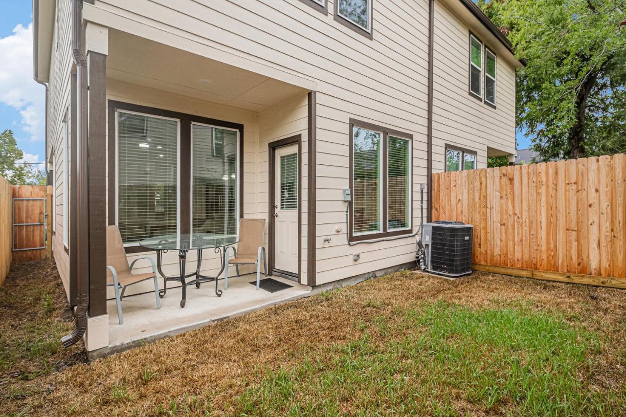 Heart Of Houston, Unit B
