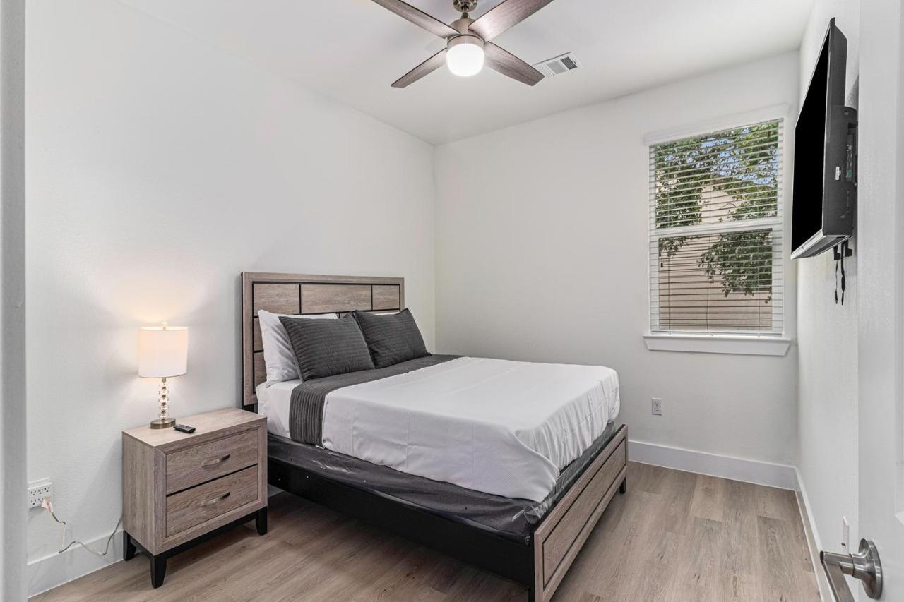 Heart Of Houston, Unit B