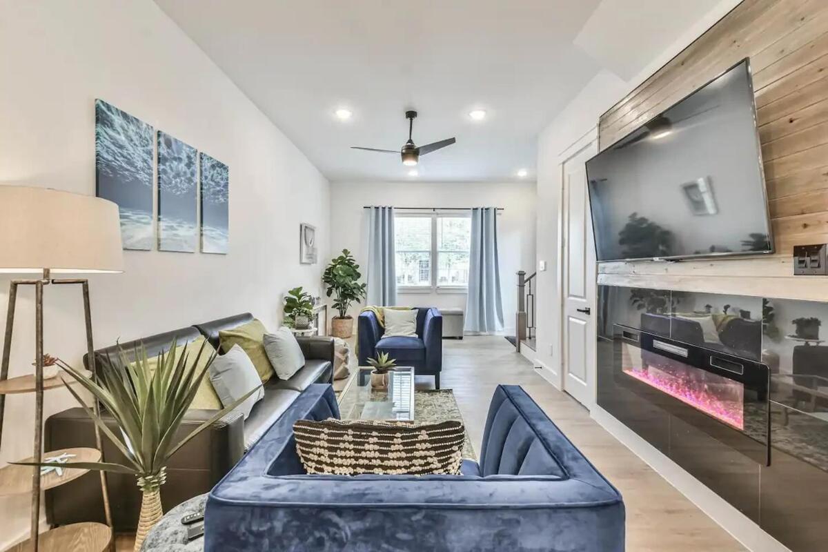 Inter-connected Duplex 8br Sleeps 22 Swim Holiday home *