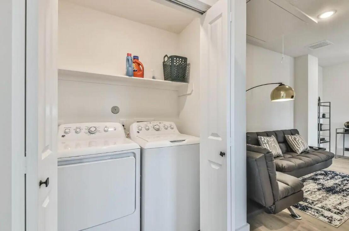 Inter-connected Duplex 8br Sleeps 22 Swim Holiday home Houston