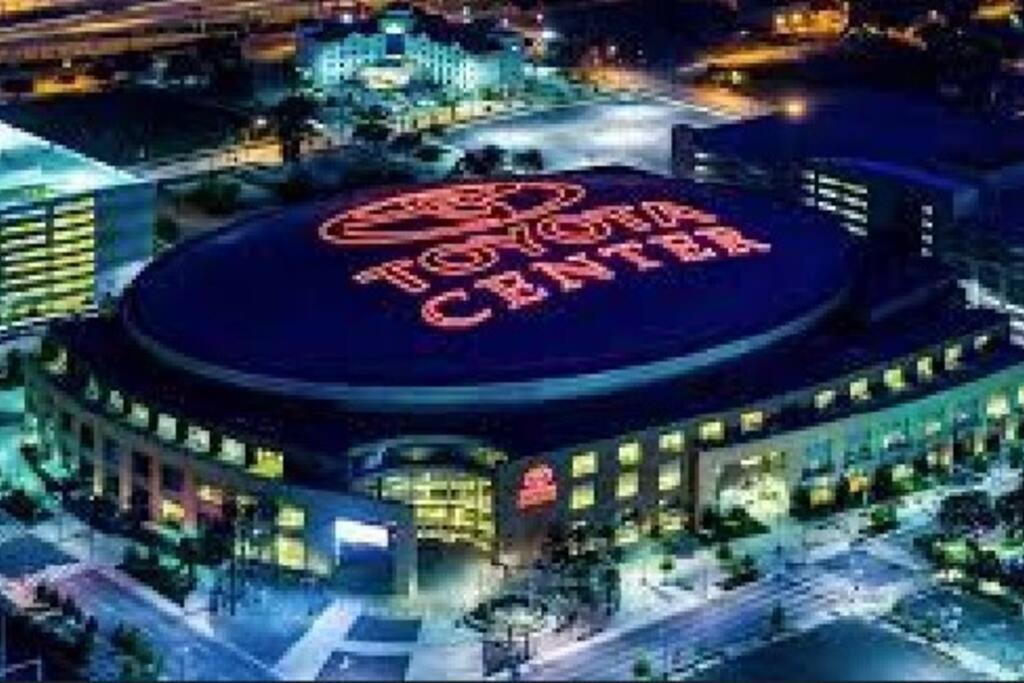 H-town Vibes: Dwtn/ Uh/tsu Astros * Houston