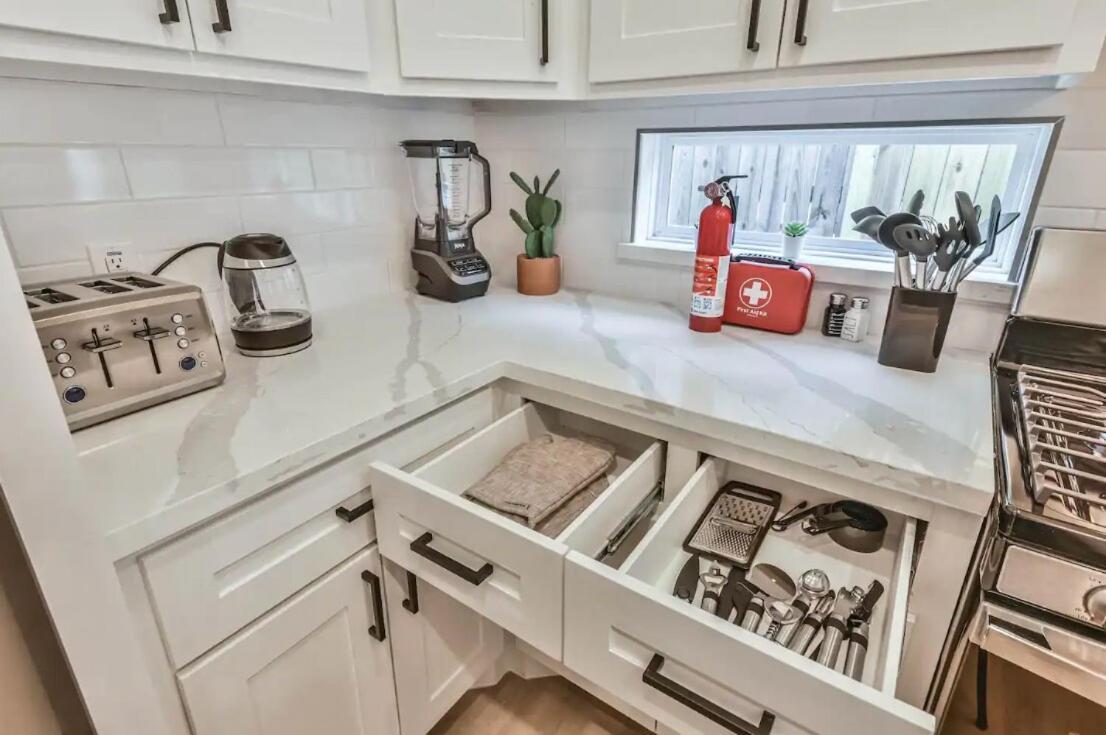Inter-connected Duplex 8br Sleeps 22 Swim Holiday home Houston