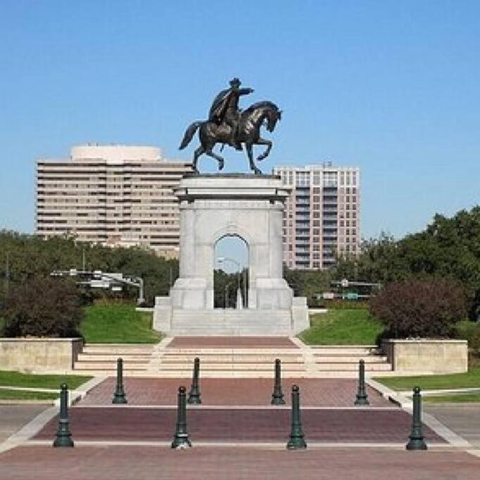 Apartment H-town Vibes: Dwtn/ Uh/tsu Astros Houston