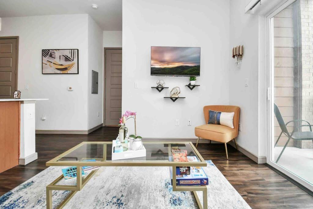Htown Downtown Oasis Apartment