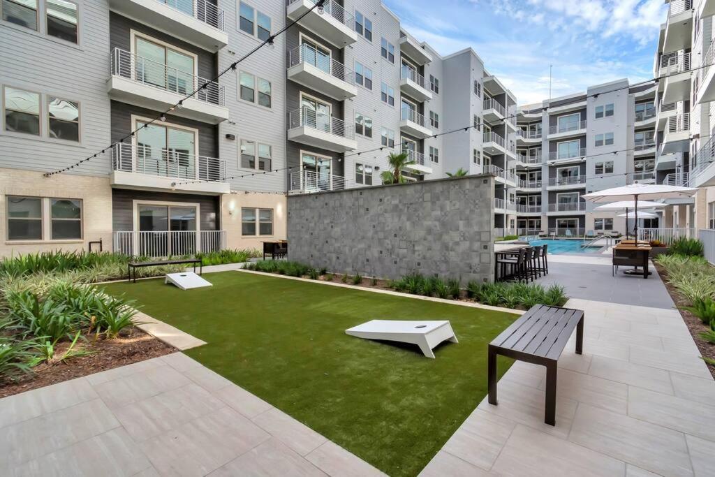 Apartment Midtown Luxury At River Oaks *
