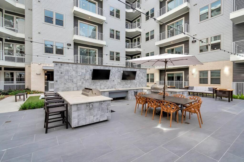 Apartment Midtown Luxury At River Oaks