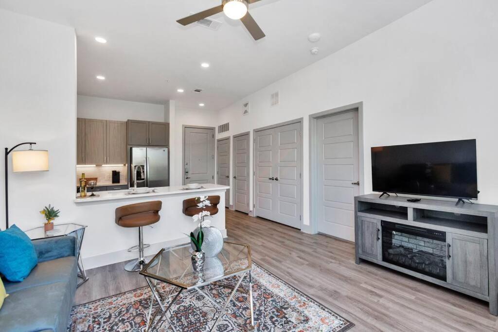 Apartment Midtown Luxury At River Oaks