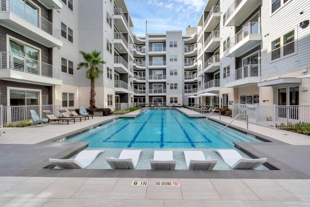 Midtown Luxury At River Oaks