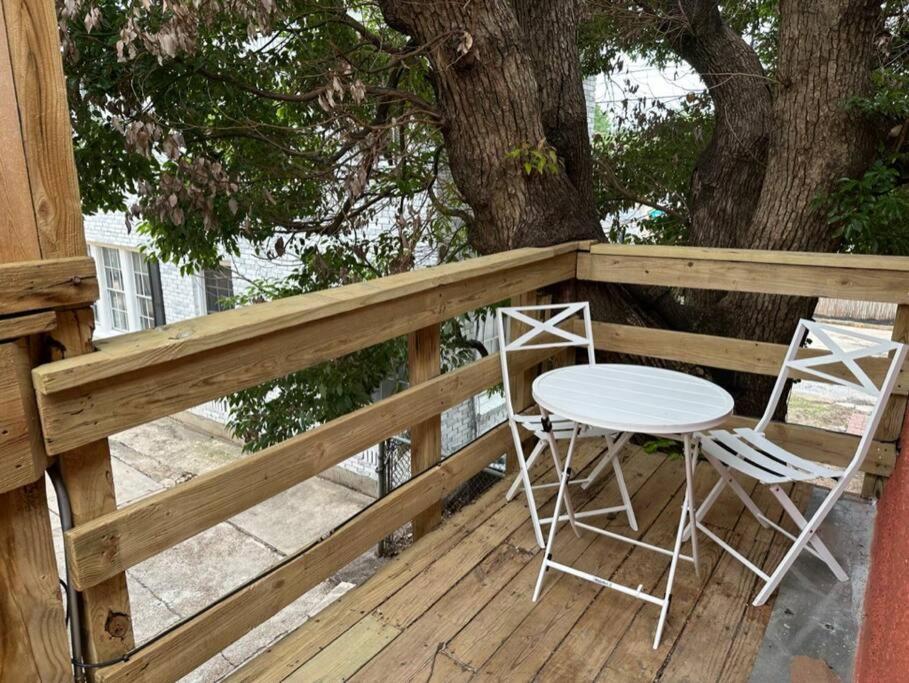 Elegant 1 Bdr Montrose-bologna@the Italian Plaza Lodge *