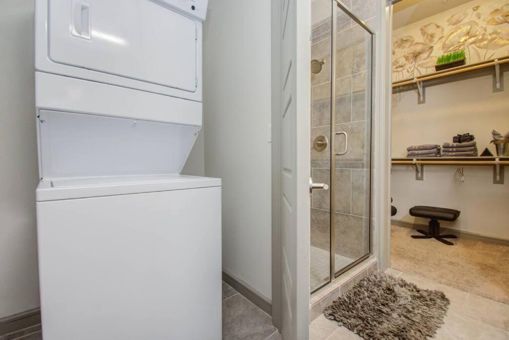 5* Luxury Living Downtown Kingbed * Houston
