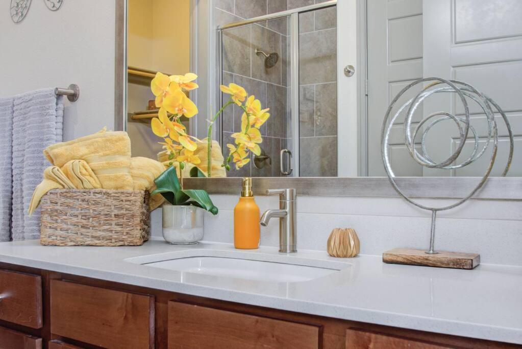 5* Luxury Living Downtown Kingbed