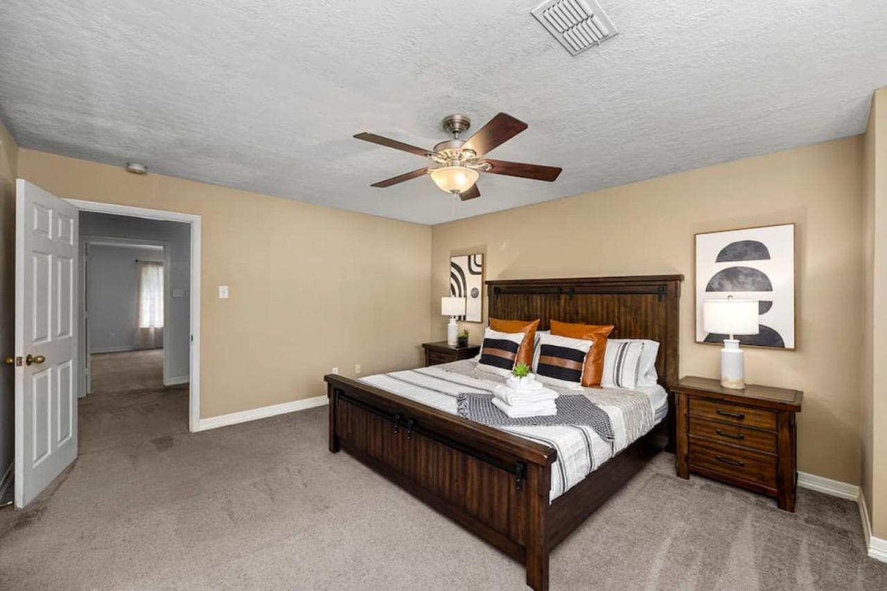 Montrose Two Homes 4 Bedroom 3400sf Sleeps 20 Downtown Multiple Families Houston