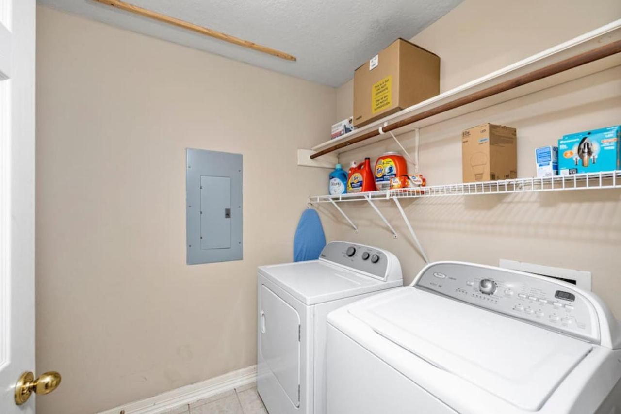 Holiday home Montrose Two Homes 4 Bedroom 3400sf Sleeps 20 Downtown Multiple Families *