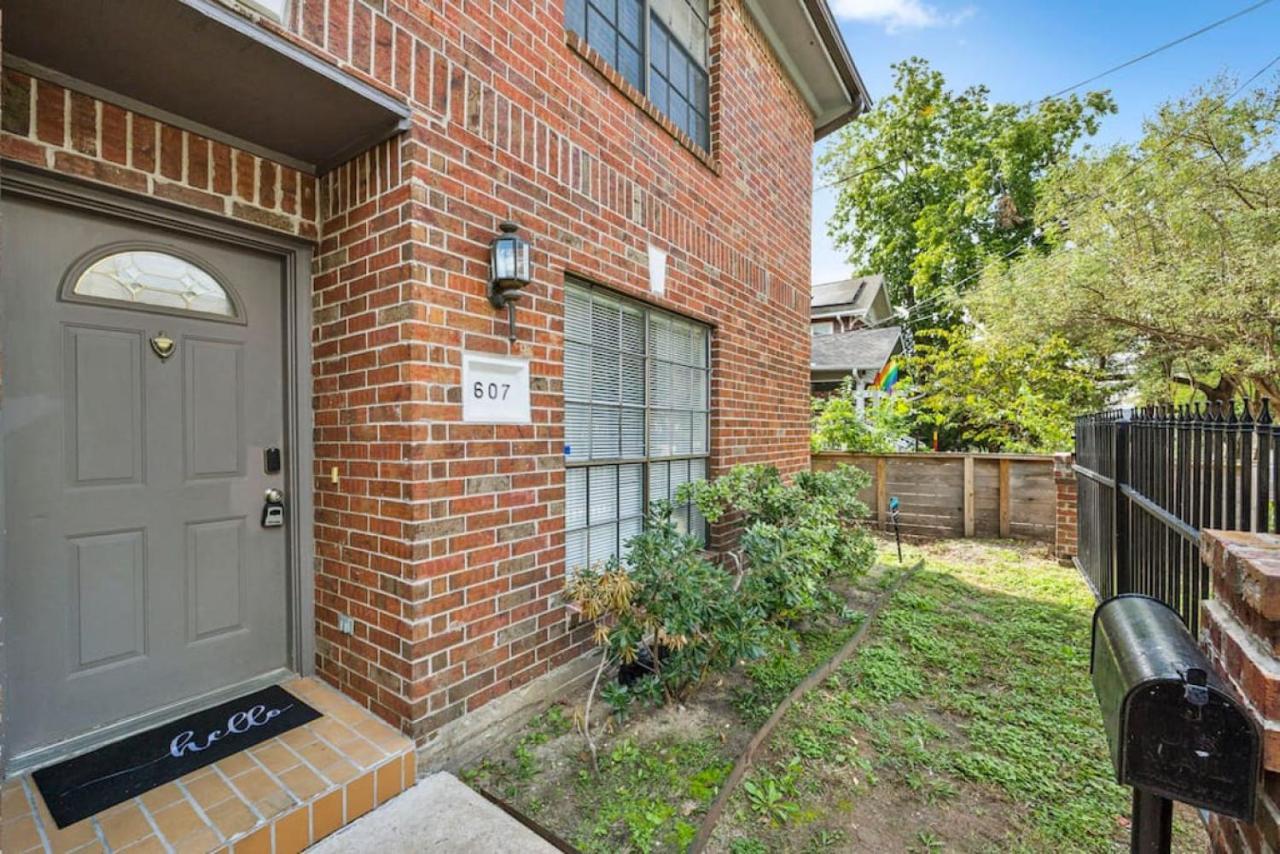 Montrose Two Homes 4 Bedroom 3400sf Sleeps 20 Downtown Multiple Families * Houston