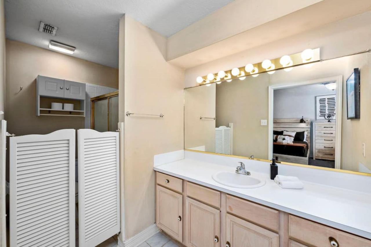 Montrose Two Homes 4 Bedroom 3400sf Sleeps 20 Downtown Multiple Families *
