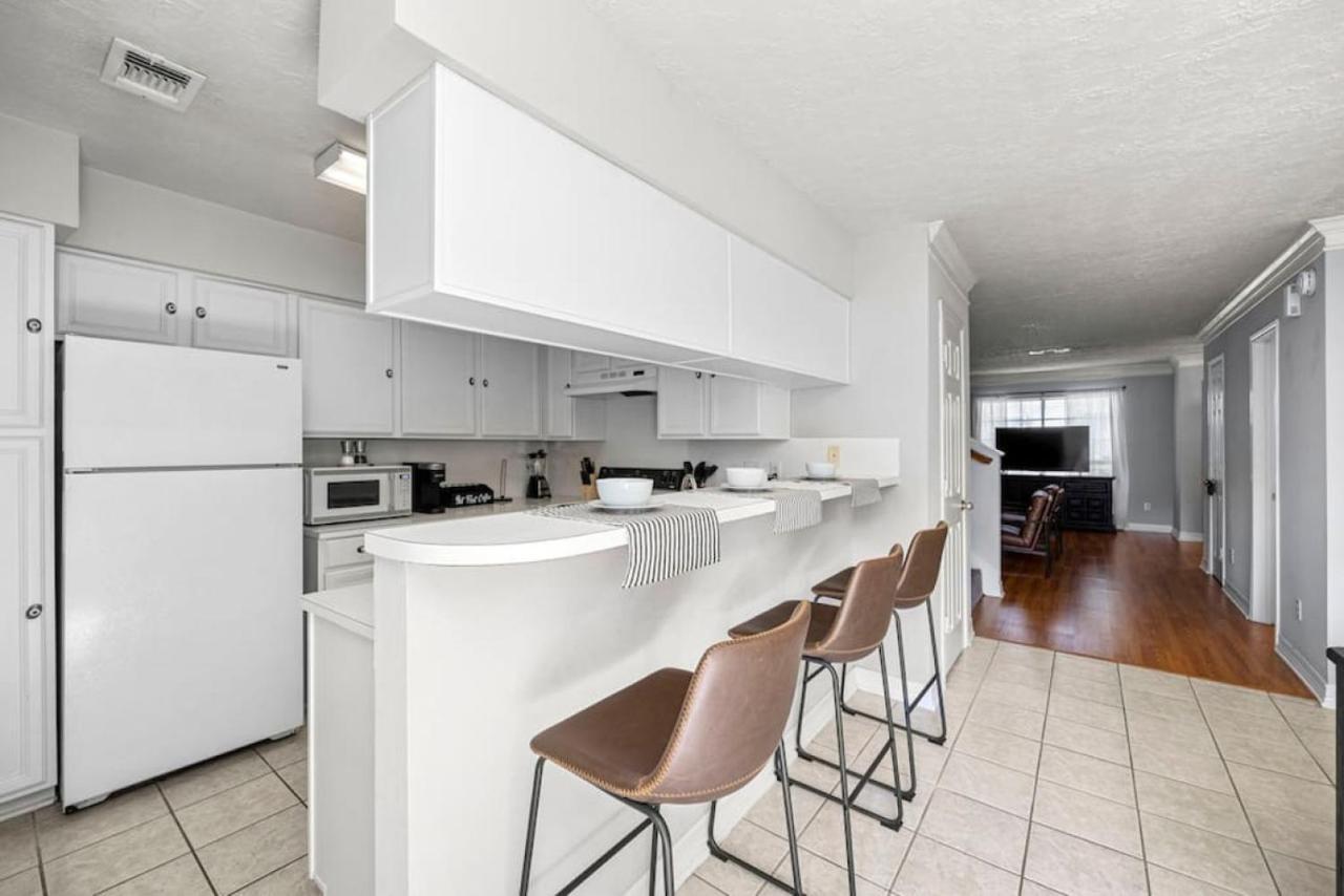 Holiday home Montrose Two Homes 4 Bedroom 3400sf Sleeps 20 Downtown Multiple Families