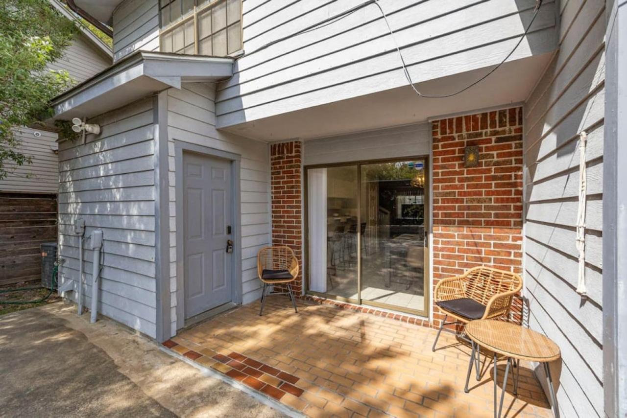 Montrose Two Homes 4 Bedroom 3400sf Sleeps 20 Downtown Multiple Families Holiday home Houston