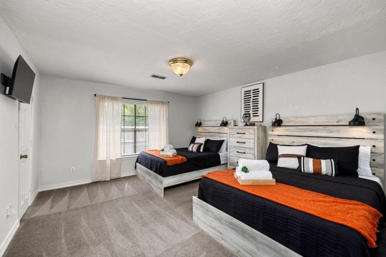 Montrose Two Homes 4 Bedroom 3400sf Sleeps 20 Downtown Multiple Families Holiday home