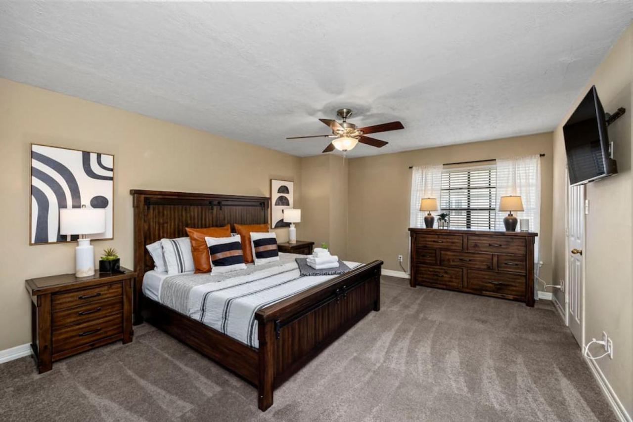 Montrose Two Homes 4 Bedroom 3400sf Sleeps 20 Downtown Multiple Families