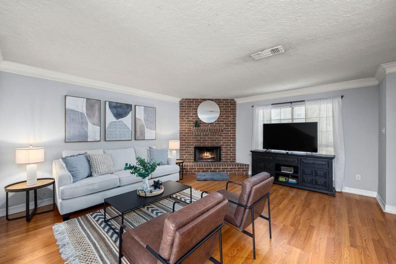 Montrose Two Homes 4 Bedroom 3400sf Sleeps 20 Downtown Multiple Families Houston