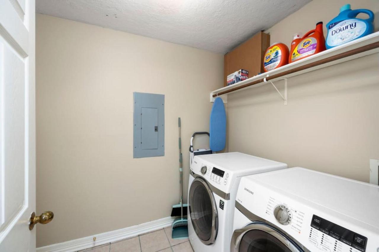 Holiday home Montrose Two Homes 4 Bedroom 3400sf Sleeps 20 Downtown Multiple Families Houston
