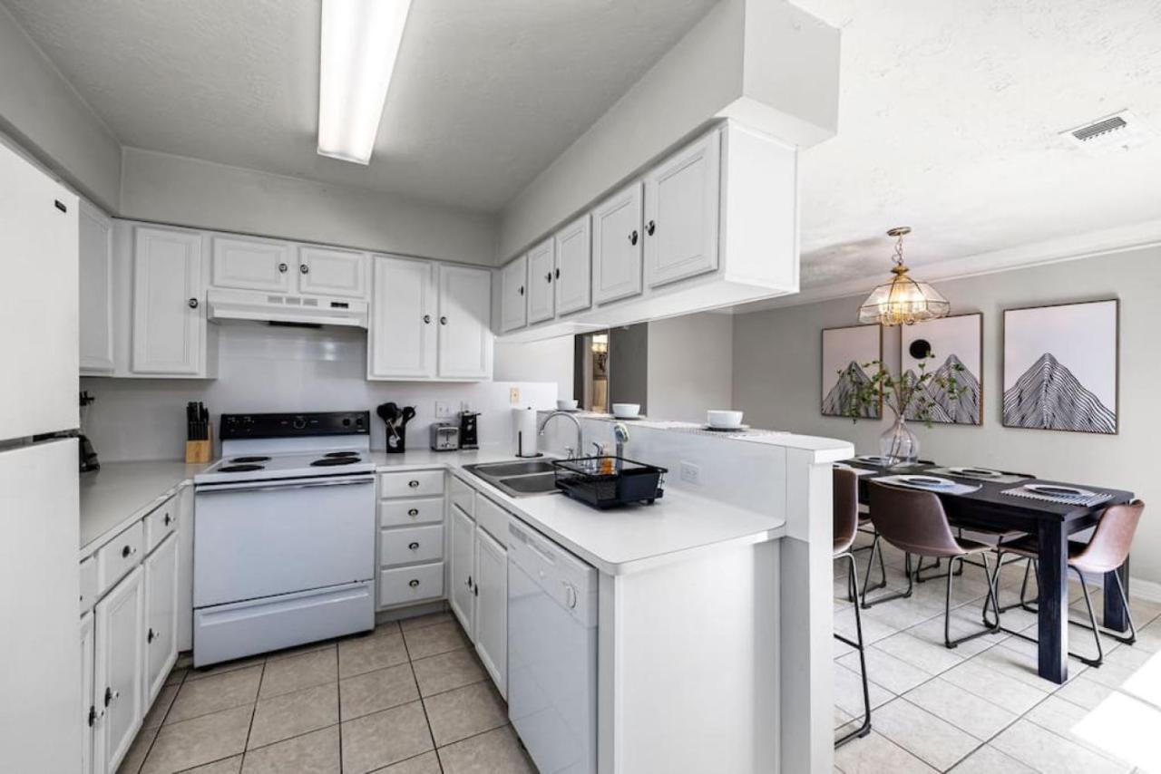Montrose Two Homes 4 Bedroom 3400sf Sleeps 20 Downtown Multiple Families Houston