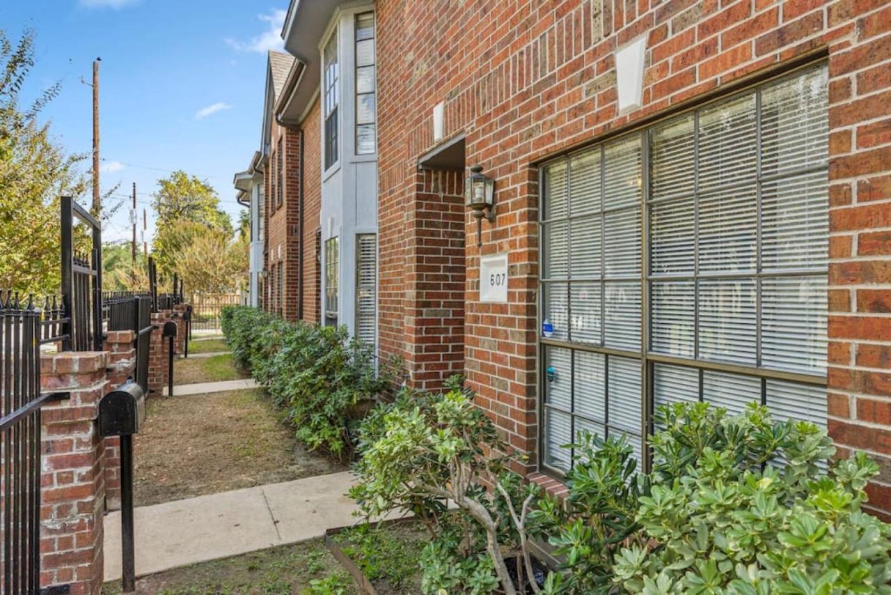 Montrose Two Homes 4 Bedroom 3400sf Sleeps 20 Downtown Multiple Families Houston