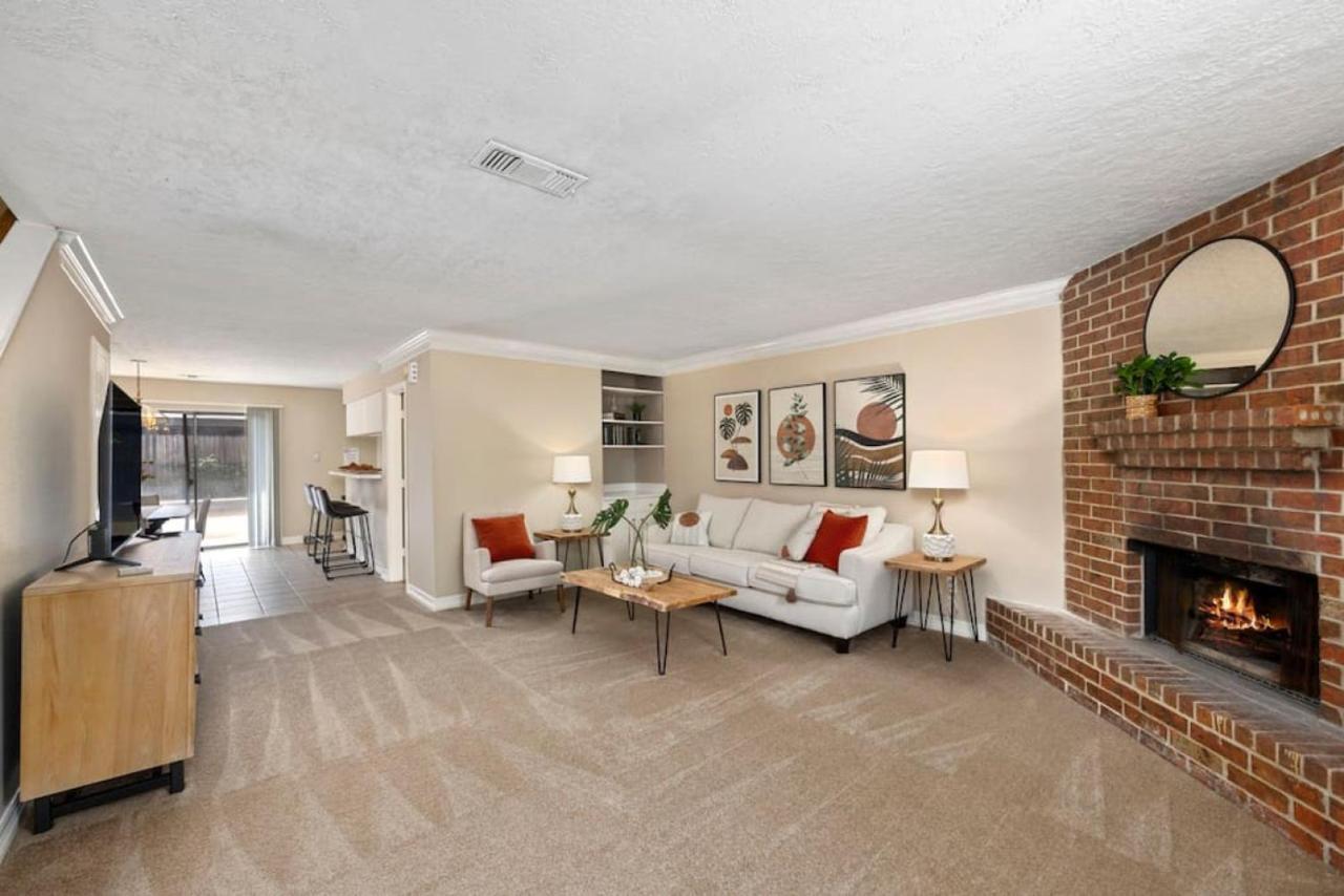 Montrose Two Homes 4 Bedroom 3400sf Sleeps 20 Downtown Multiple Families Houston