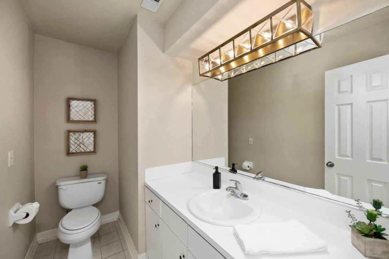 Holiday home Montrose Two Homes 4 Bedroom 3400sf Sleeps 20 Downtown Multiple Families *