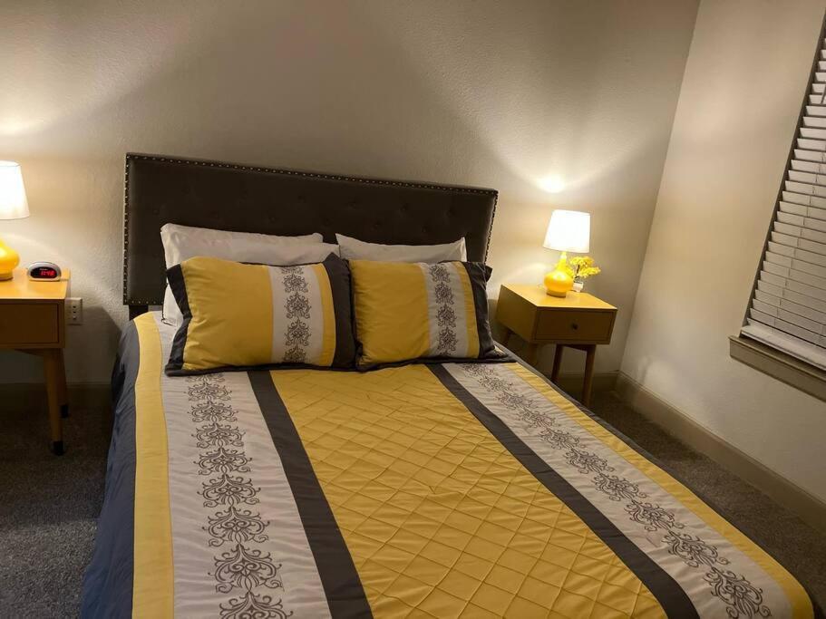 Lux 2/2 With Amenities Apartment