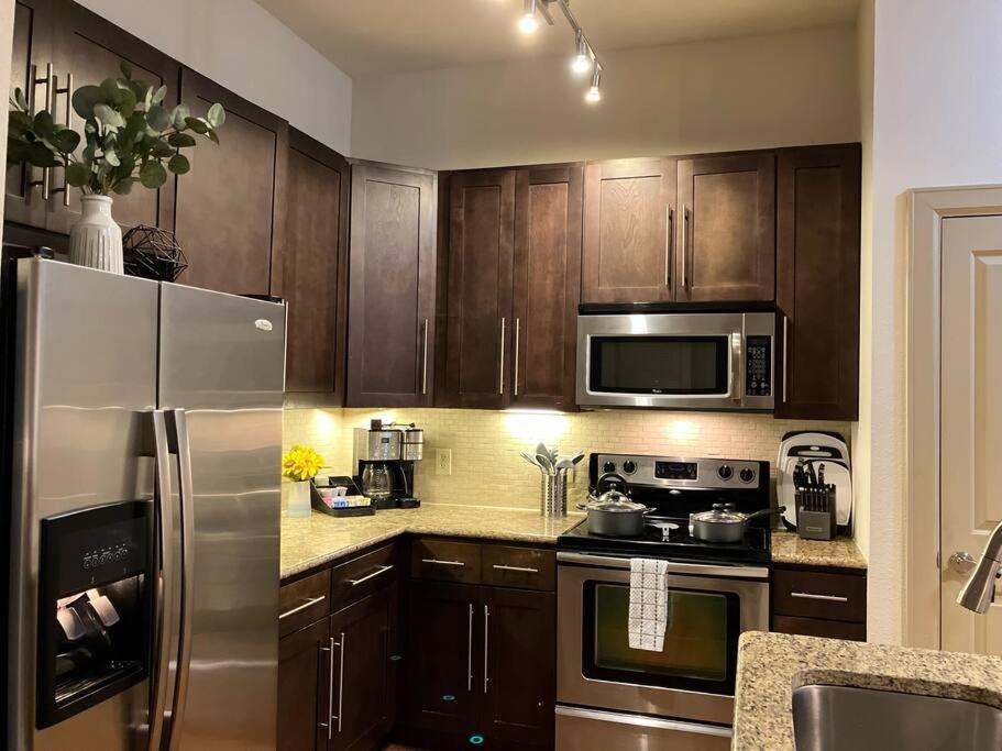 Lux 2/2 With Amenities *