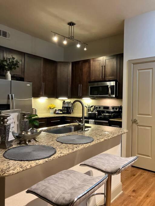 Lux 2/2 With Amenities *