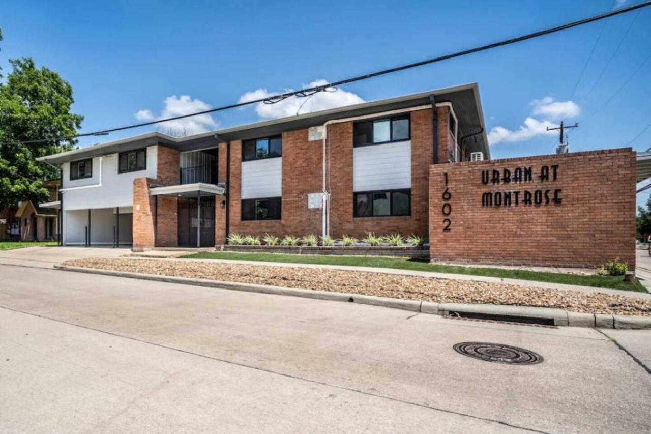 Apartment Roomy Urban Montrose! Free Parking #3 *