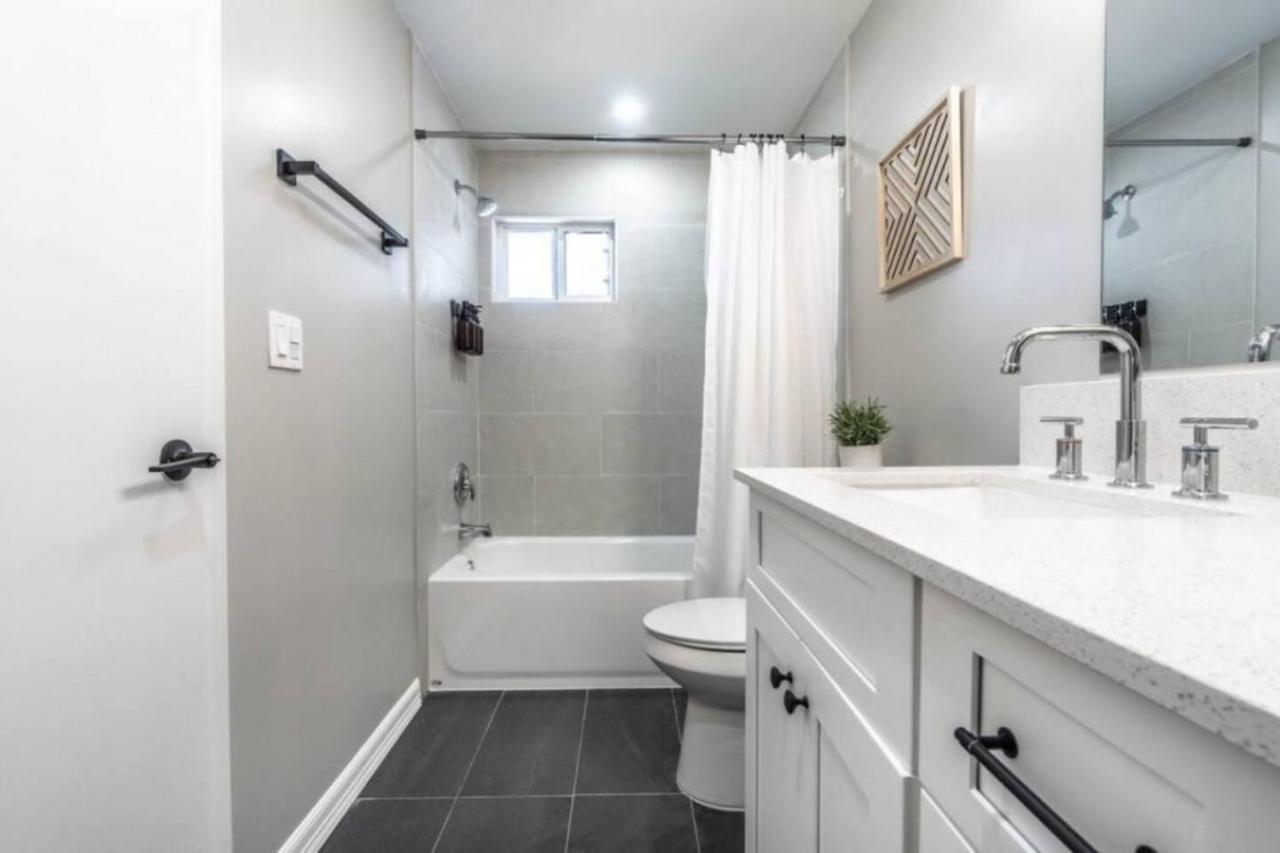 Roomy Urban Montrose! Free Parking #3 *