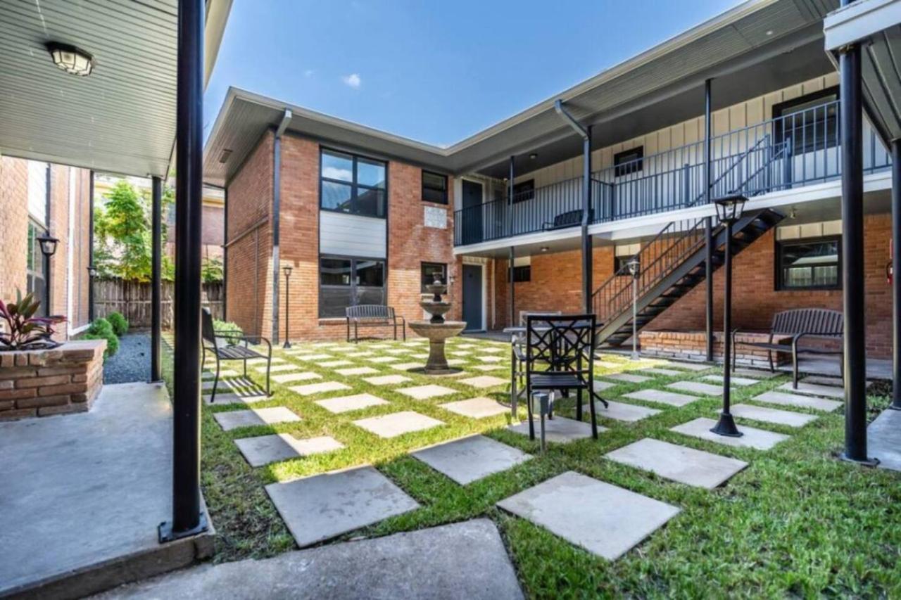 Roomy Urban Montrose! Free Parking #3 Apartment *