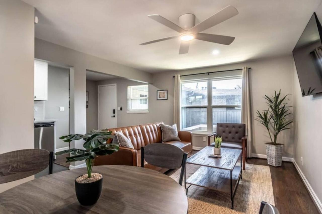 Apartment Roomy Urban Montrose! Free Parking #3 Houston