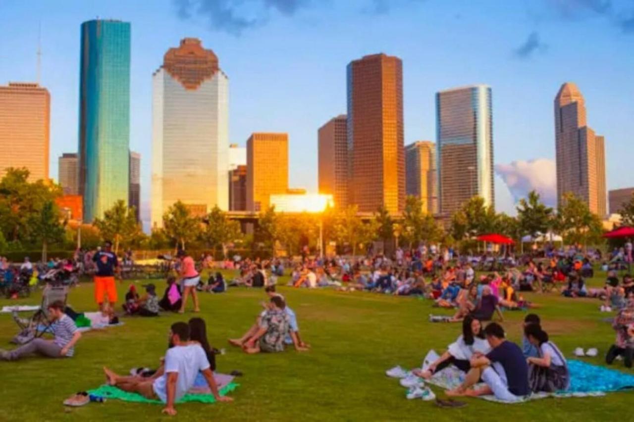 Roomy Urban Montrose! Free Parking #3 Apartment Houston