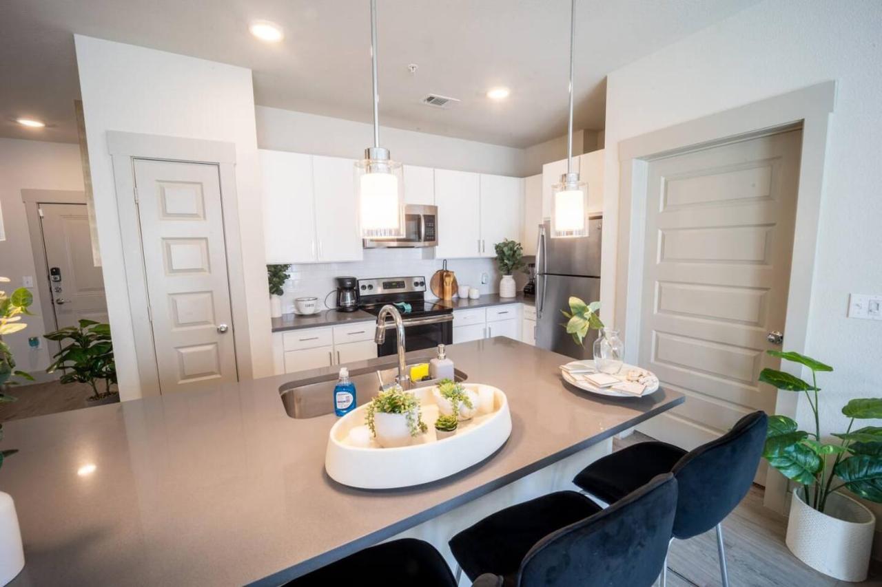 Spacious Luxury In Galleria Htx Apartment Houston