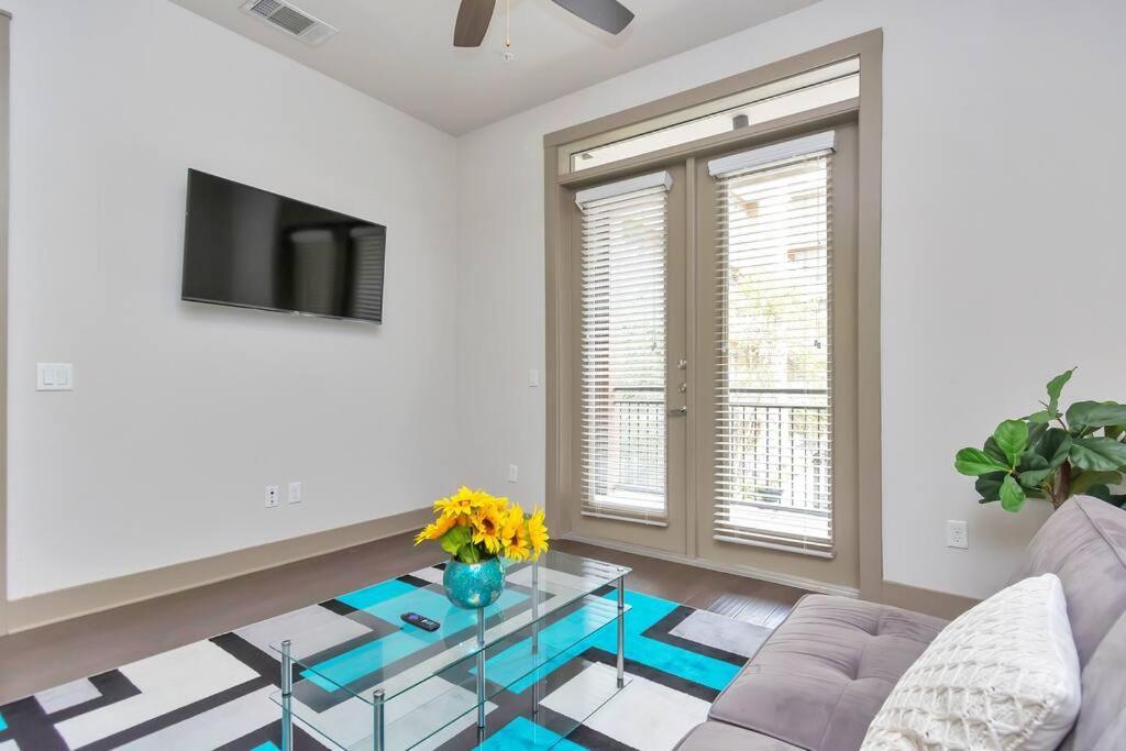 U1 Penthouse With Car Dwntown 1br 1bth * Houston
