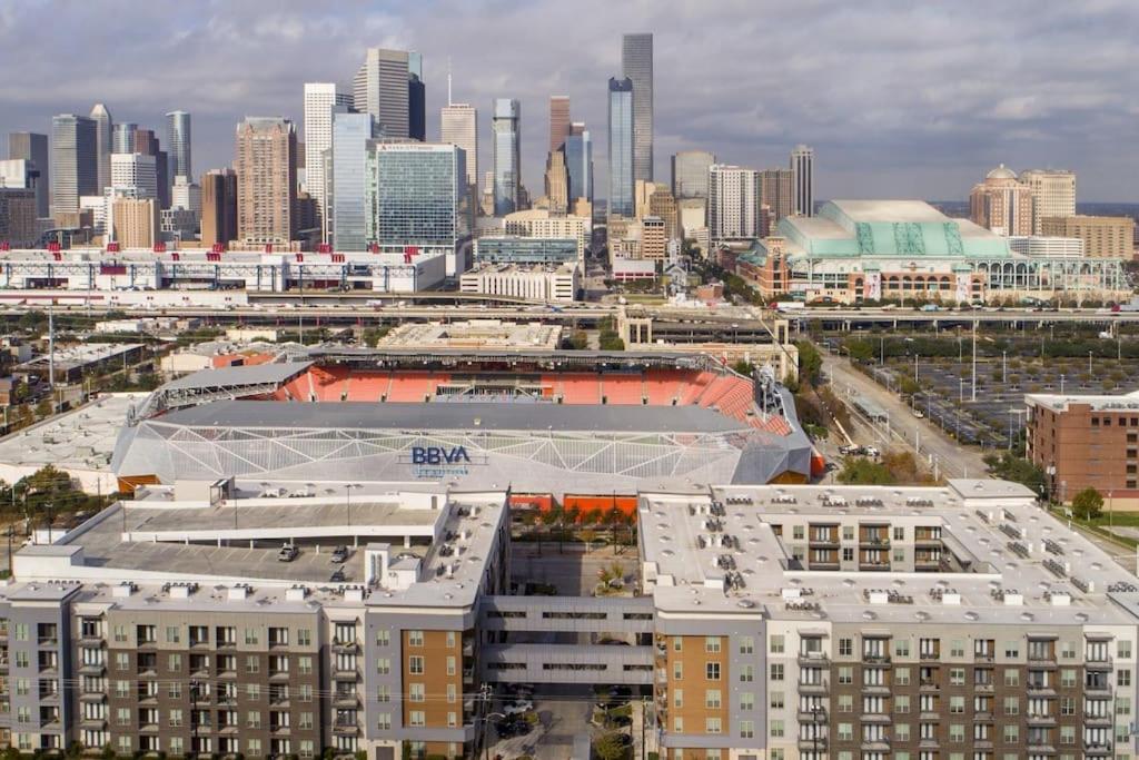 U1 Penthouse With Car Dwntown 1br 1bth