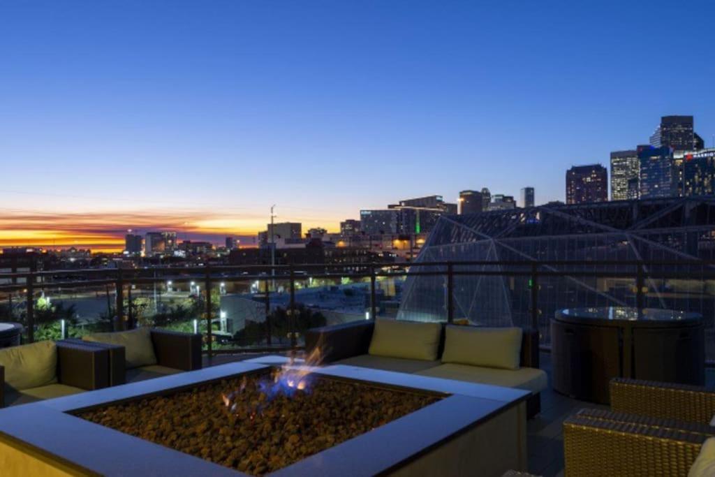 U1 Penthouse With Car Dwntown 1br 1bth Apartment