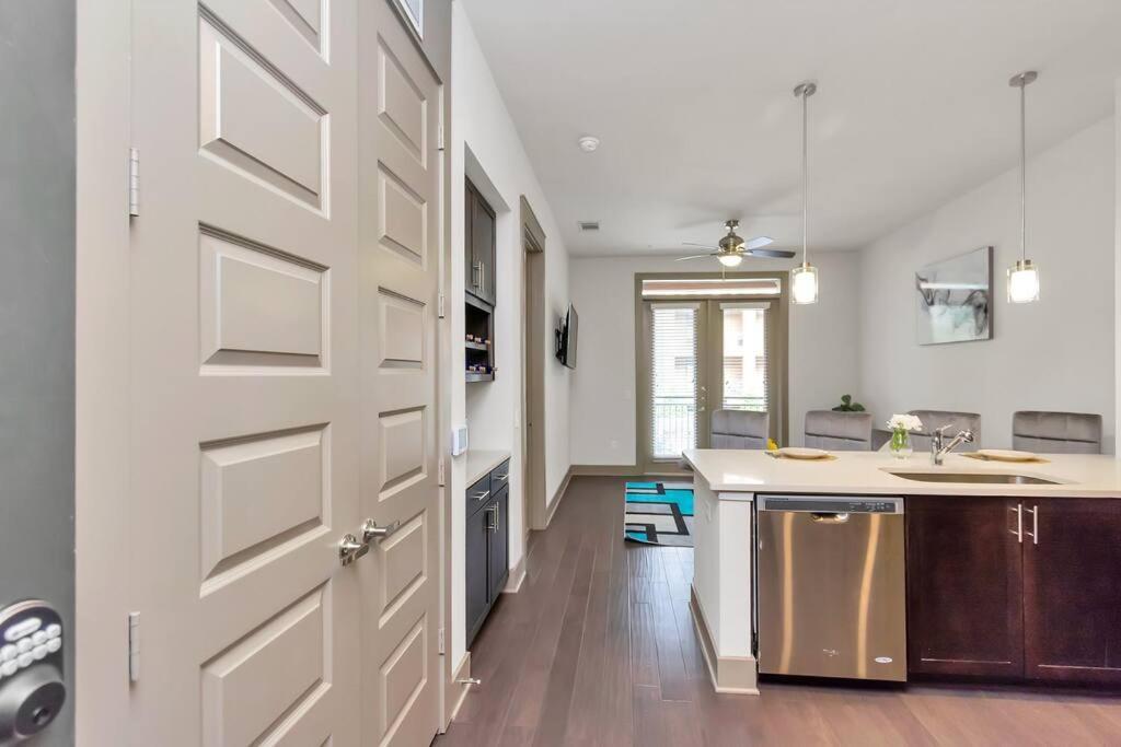 U1 Penthouse With Car Dwntown 1br 1bth Apartment