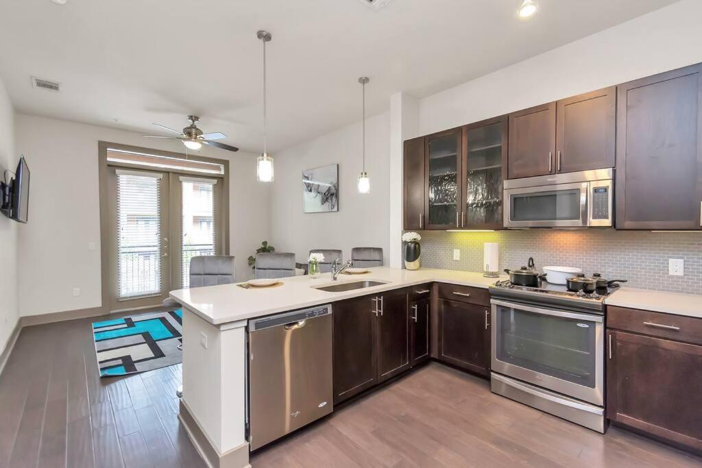 U1 Penthouse With Car Dwntown 1br 1bth