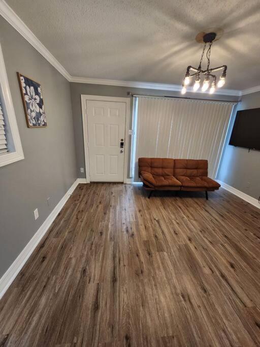 Blue Shark *e2* @ Midtown 1br King * Houston