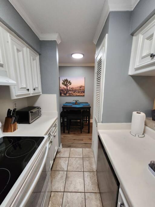Blue Shark *e2* @ Midtown 1br King Apartment Houston