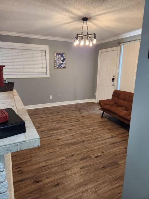 Apartment Blue Shark *e2* @ Midtown 1br King Houston