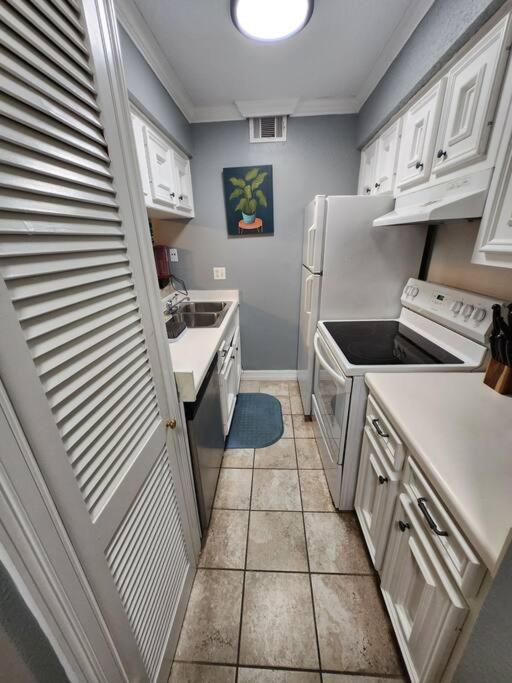 Apartment Blue Shark *e2* @ Midtown 1br King Houston